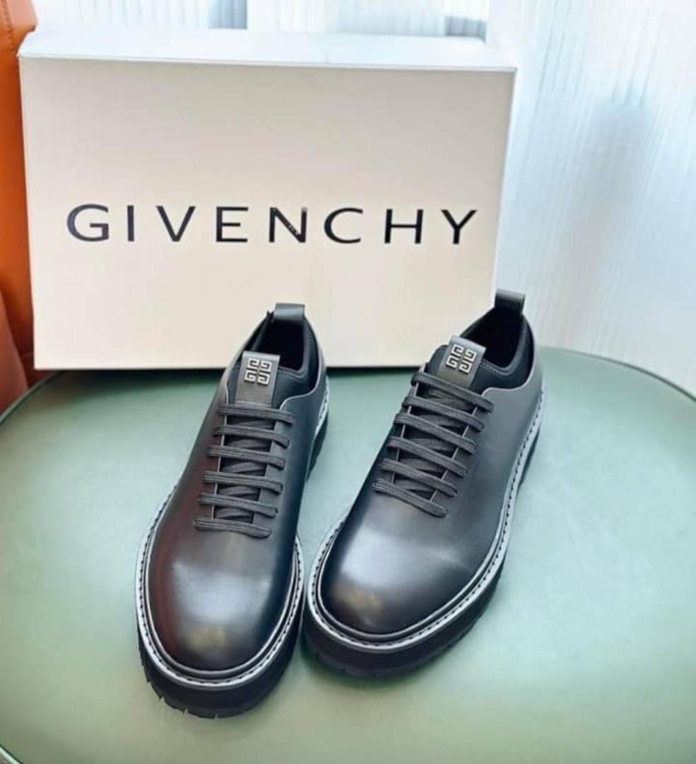 13-copie Chaussure Monsieur/ Givenchy Derby G Cube.- En Cuir. – Image 1