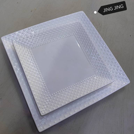 Assiette Carrée Blanche en Céramique - Design Elegant