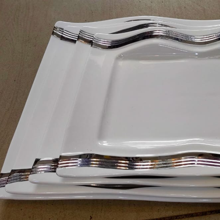 Plat de Service avec Liseré Argenté - Bords Ondulés